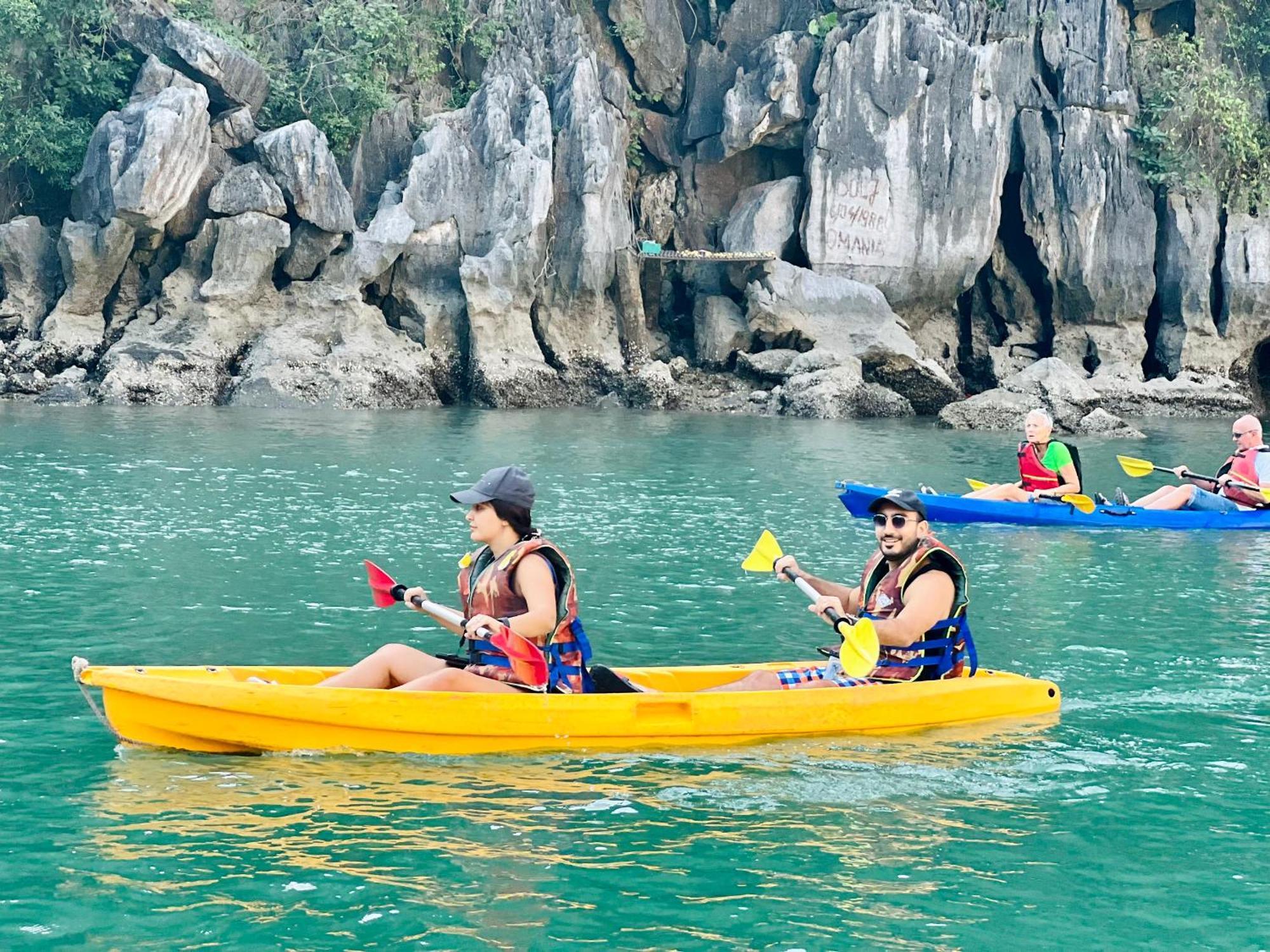 Hotel Dragon Crown Legend Cruise Ha Long Zewnętrze zdjęcie