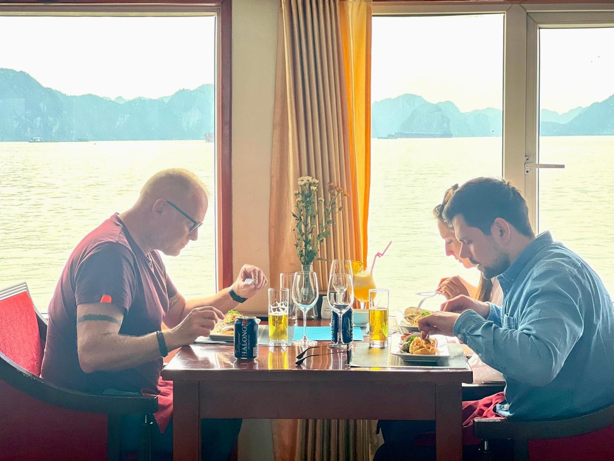 Hotel Dragon Crown Legend Cruise Ha Long Zewnętrze zdjęcie