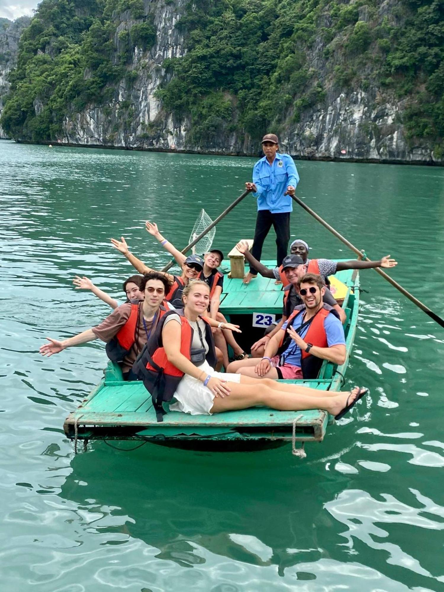 Hotel Dragon Crown Legend Cruise Ha Long Zewnętrze zdjęcie