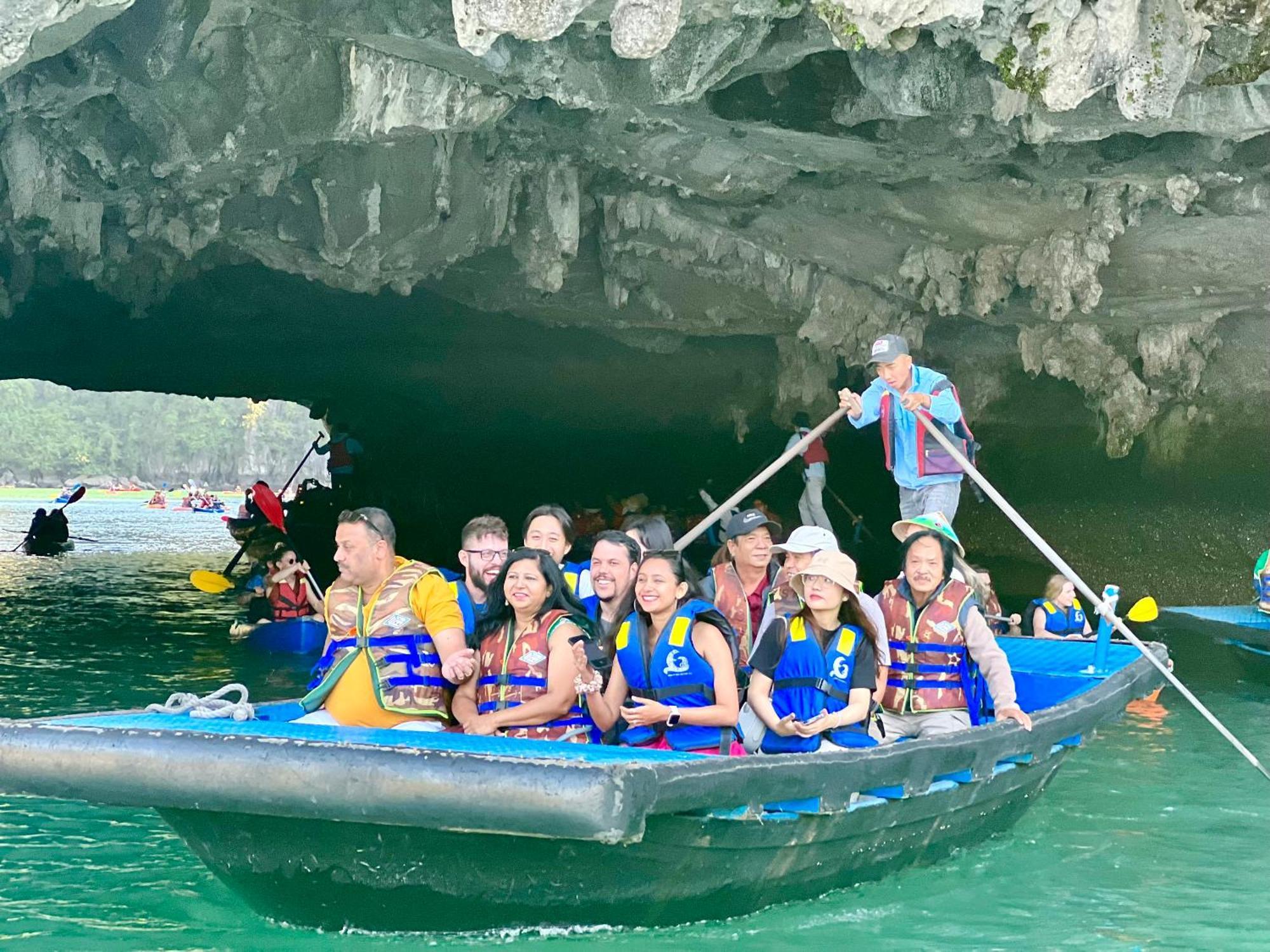 Hotel Dragon Crown Legend Cruise Ha Long Zewnętrze zdjęcie