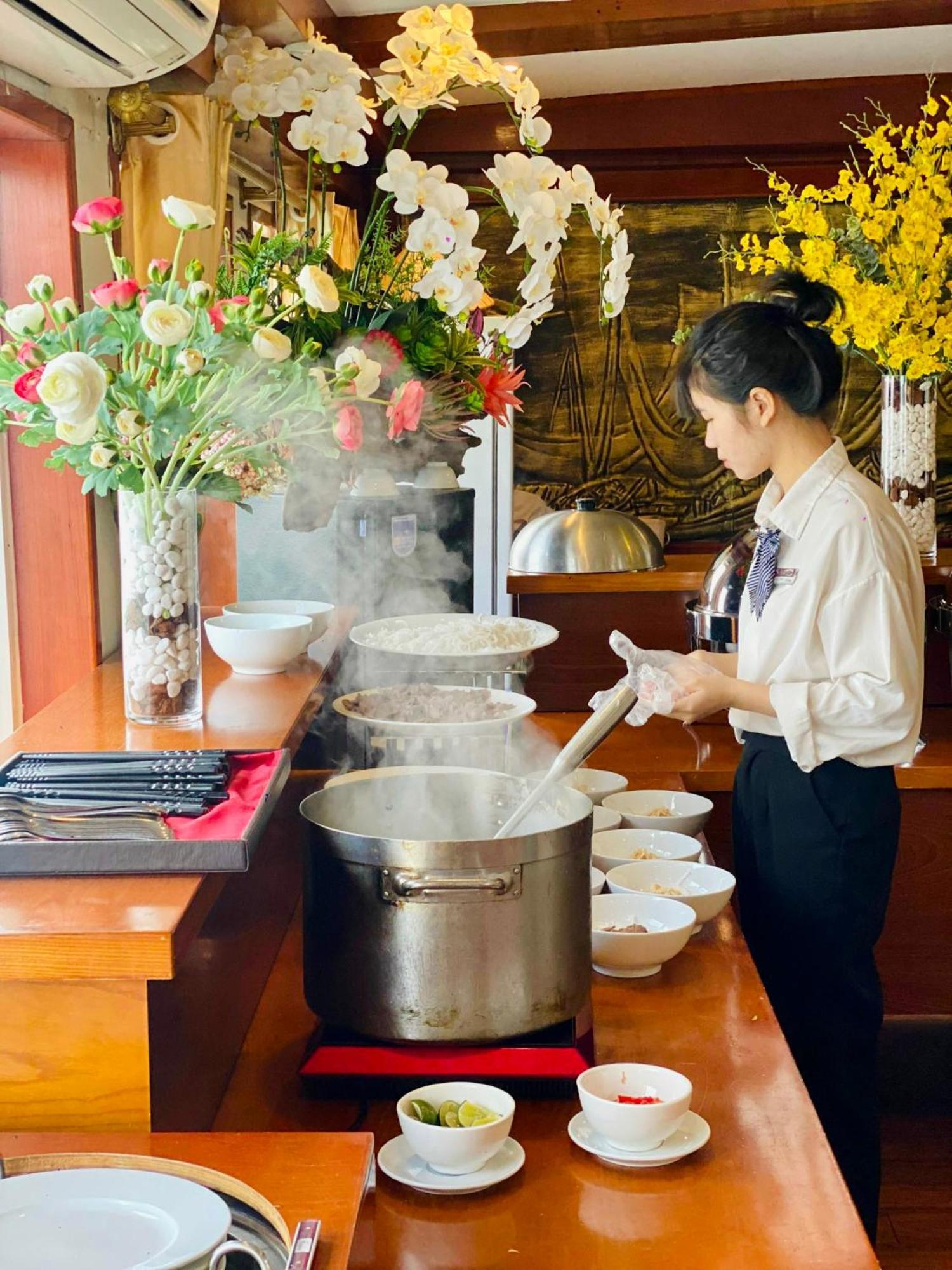 Hotel Dragon Crown Legend Cruise Ha Long Zewnętrze zdjęcie