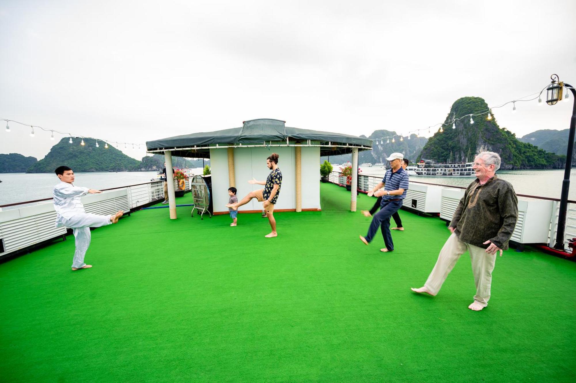 Hotel Dragon Crown Legend Cruise Ha Long Zewnętrze zdjęcie