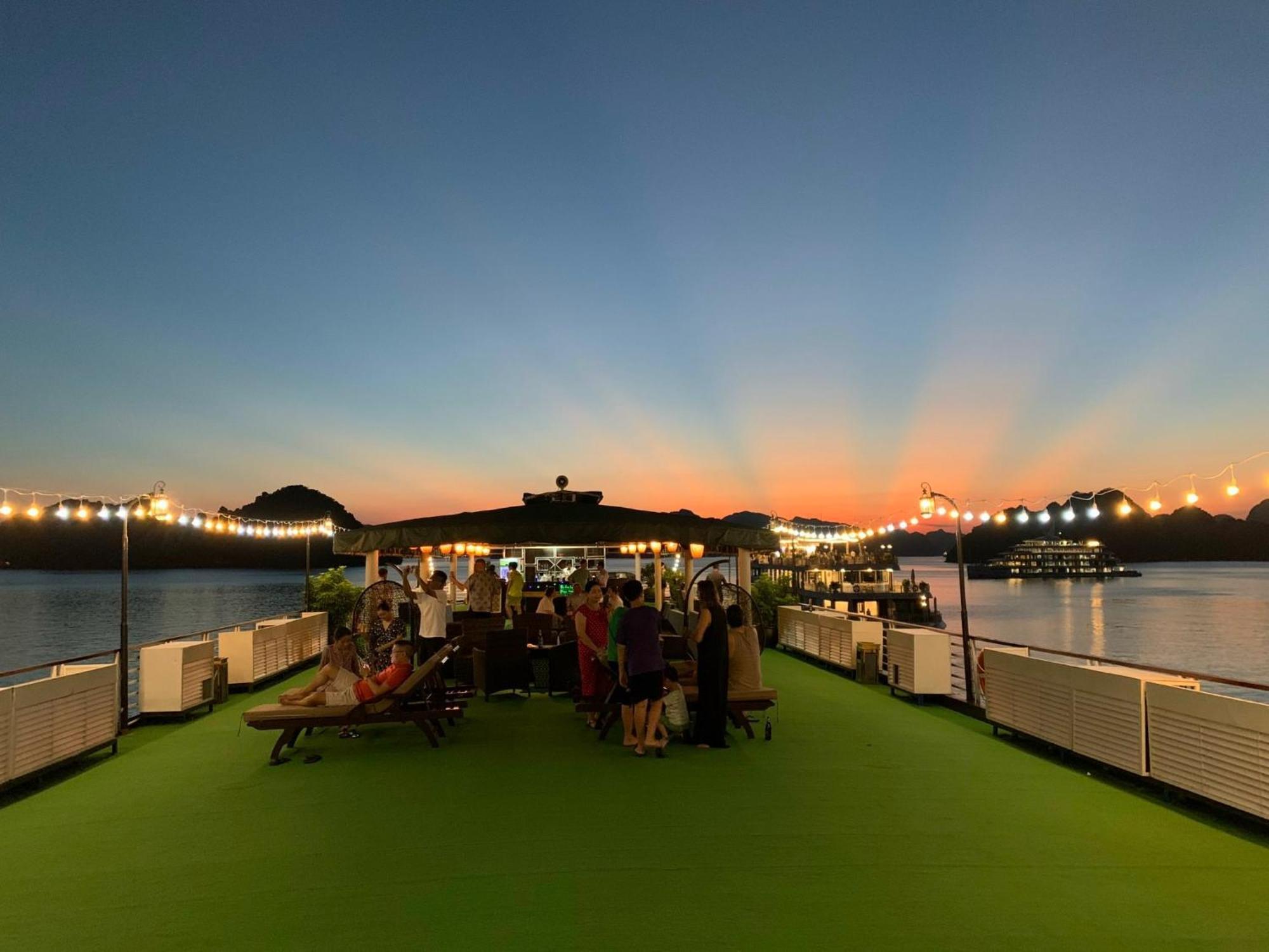 Hotel Dragon Crown Legend Cruise Ha Long Zewnętrze zdjęcie
